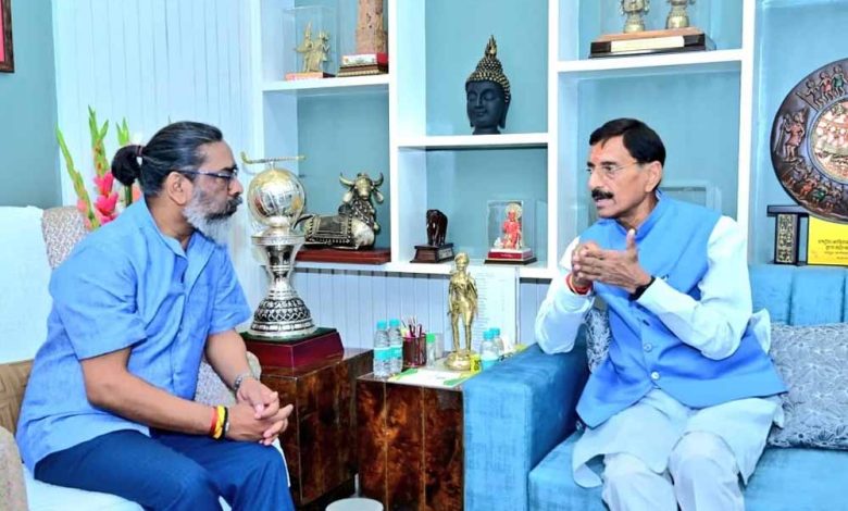 सीएम हेमंत से रक्षा राज्य मंत्री संजय सेठ ने की मुलाकात 1 सीएम हेमंत से रक्षा राज्य मंत्री संजय सेठ ने की