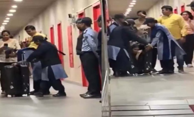 सोनीपत में गर्लफ्रेंड को सूटकेस में छिपाकर कॉलेज हॉस्टल में ले जा रहा था लड़का, पकड़ा गया 1 सोनीपत में गर्लफ्रेंड को सूटकेस में छिपाकर कॉलेज हॉस्टल में