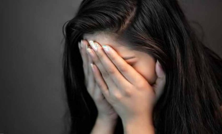 सोशल मीडिया पर दोस्ती कर दुष्कर्म फिर तोडा रिश्ता नाबालिग