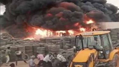 हनुमानगढ़ में टायर फैक्ट्री में लगी आग कई किलोमीटर दूर