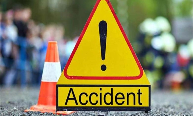 हिसार जिले में ढंडूर पुल के पास कार और ऑटो की टक्कर, 3 महीने के बच्चे सहित 13 लोग घायल 1 हिसार जिले में ढंडूर पुल के पास कार और ऑटो