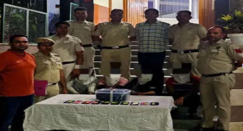 अंबेडकरनगर पुलिस की बड़ी कार्रवाई ज़मीन माफिया गिरोह का भंडाफोड़