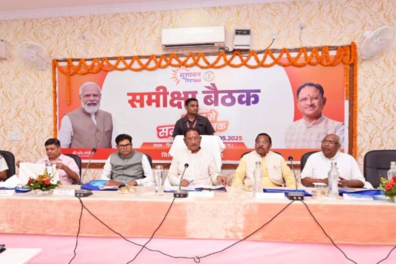 अम्बिकापुर में योजनाओं की समीक्षा मुख्यमंत्री ने कहा – जनहित