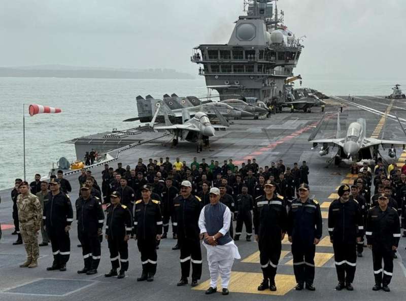 ऑपरेशन सिंदूर के जश्न में INS विक्रांत पहुंचे राजनाथ सिंह