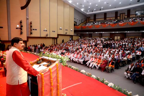 कर्मयोगी हैं प्रदेश के कर्मचारी उनकी कर्तव्य निष्ठा से ही