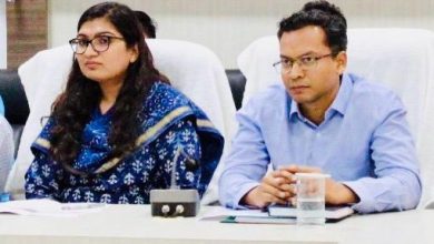 कलेक्टर देवेश कुमार ध्रुव ने विभागवार आवेदनों की समीक्षा कर