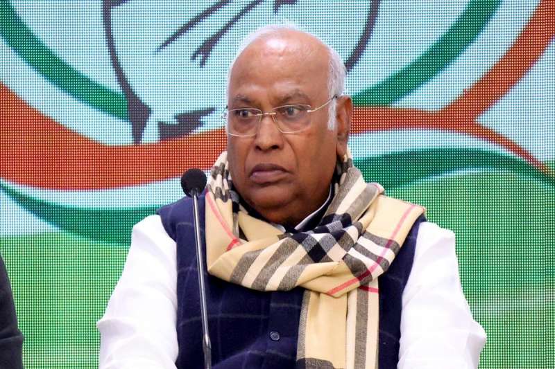 कांग्रेस अध्यक्ष खरगे ने की संसद के विशेष सत्र की