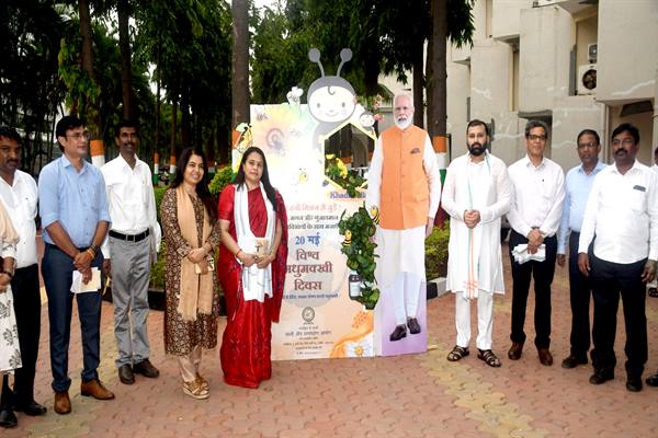 केवीआईसी के ‘हनी मिशन में 20 हजार मीट्रिक टन शहद