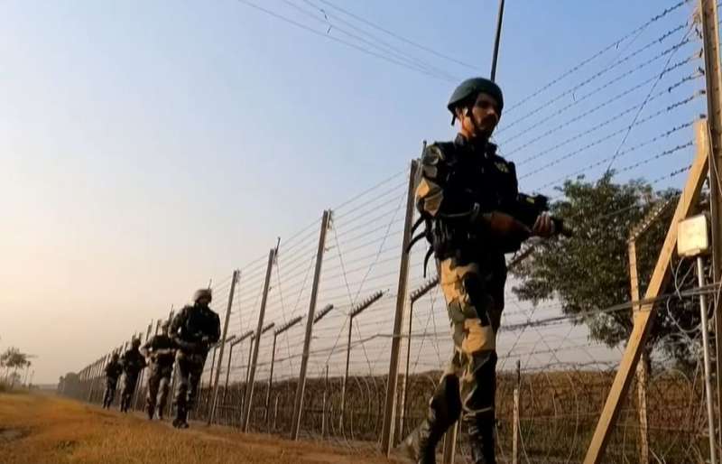 गुजरात में दोहरी घुसपैठ की कोशिश नाकाम एक आतंकी ढेर