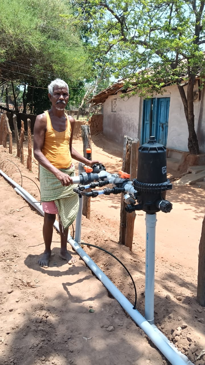 ड्रीप सिंचाई प्रणाली से सजेगा किसान का खेत,सुशासन तिहार के तहत कृषक गबरेल लकड़ा को मिला लाभ,मुख्यमंत्री के प्रति जताया आभार 6 ड्रीप सिंचाई प्रणाली से सजेगा किसान का खेतसुशासन तिहार के