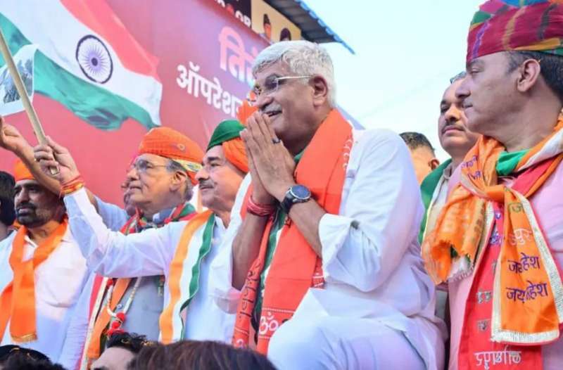 तिरंगा यात्रा में सेना को श्रद्धांजलि कांग्रेस पर तीखे हमले