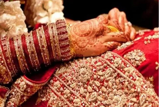 दो सहेलियों ने ठुकराया सामाजिक बंधन आपस में रचाई शादी