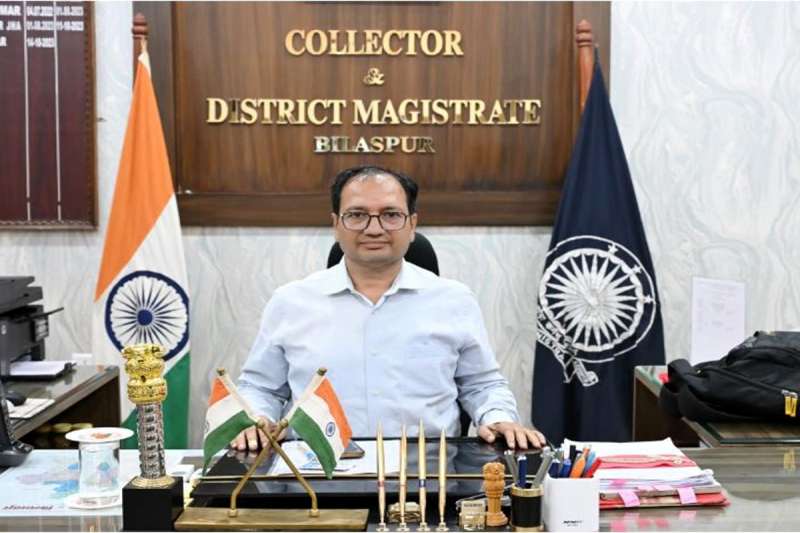 धरती आबा जनजाति ग्राम उत्कर्ष अभियान के तहत 102 आदिवासी