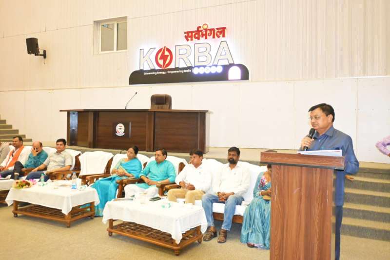 निगम के सभागृह को संवारने उद्योग मंत्री ने दी 02