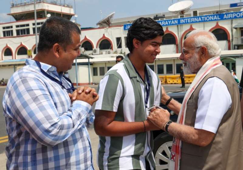 पटना एयरपोर्ट पर पीएम मोदी से मिले क्रिकेट वैभव सूर्यवंशी