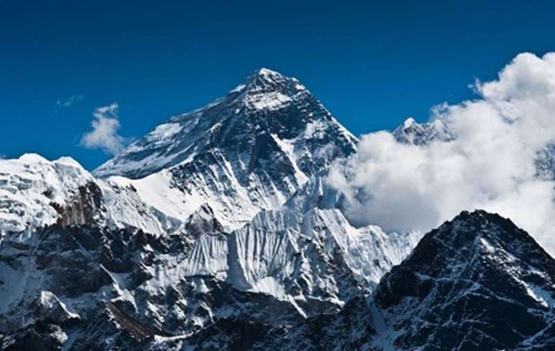पश्चिम बंगाल के पर्वतारोही की एवरेस्ट से लौटते वक्त मौत