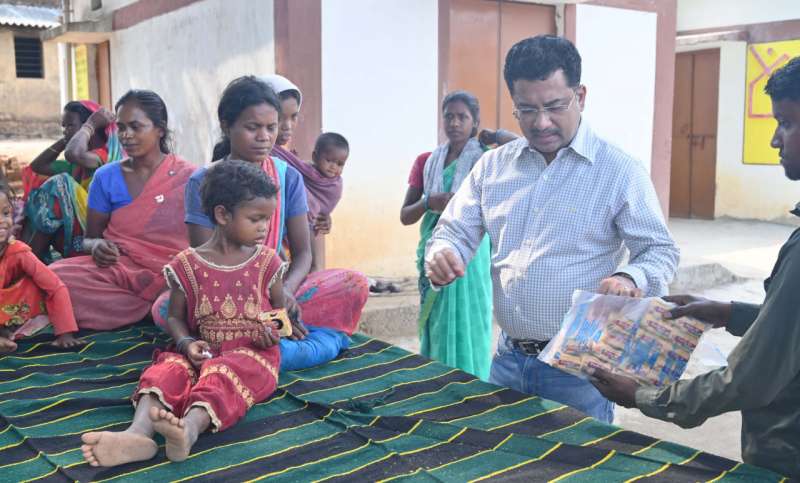 प्रमुख सचिव सोनमणि बोरा ने पीएम जनमन मॉडल आवास छतौरी का