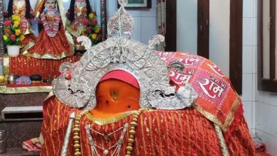 बेहद चमत्कारी है ये हनुमान मंदिर बरगद के पेड़ पर