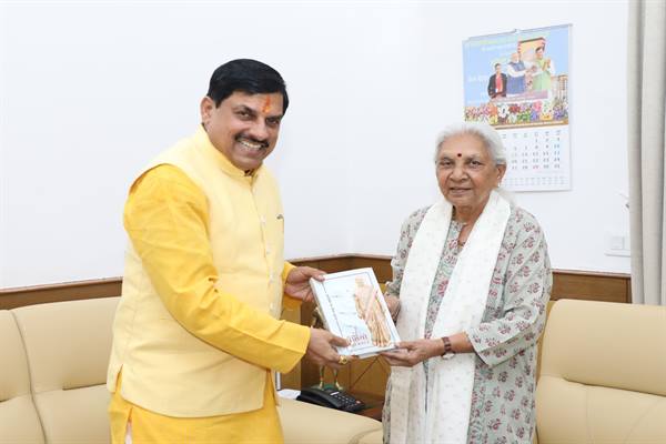 मुख्यमंत्री डॉ. यादव की उत्तरप्रदेश की राज्यपाल आनंदी बेन पटेल से भेंट 6 मुख्यमंत्री डॉ यादव की उत्तरप्रदेश की राज्यपाल आनंदी बेन पटेल