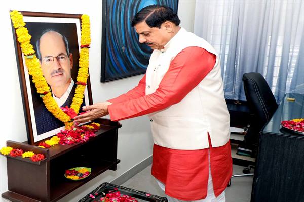मुख्यमंत्री डॉ यादव ने पूर्व केंद्रीय मंत्री अनिल माधव दवे