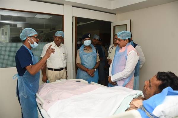 मुख्यमंत्री डॉ यादव मिले मॉक ड्रिल में घायल जवानों से