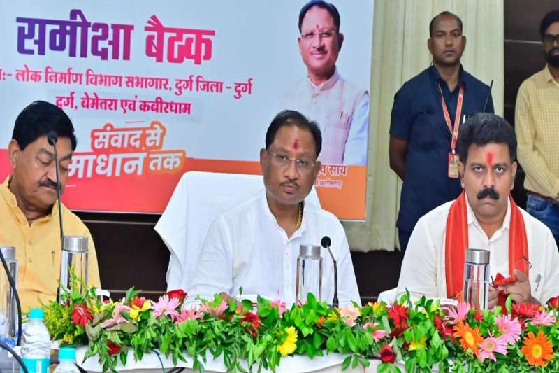 राजस्व समस्याओं के निराकरण में तेजी लाएं मुख्यमंत्री ने दिए