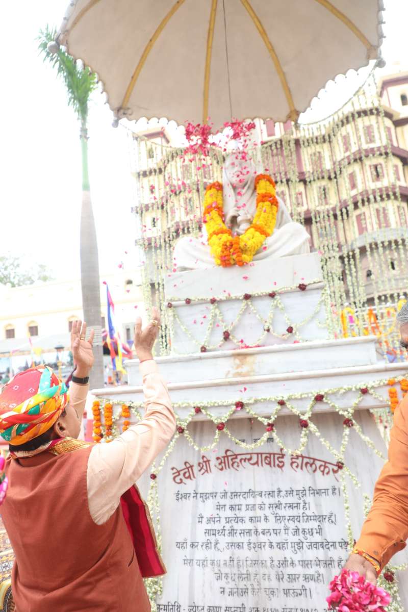 लोकमाता देवी अहिल्या बाई होल्कर को नमन से हुई मंत्रि परिषद