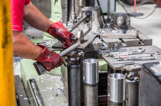 विनिर्माण और खनन क्षेत्र ने तोड़ी कमर IIP अप्रैल में