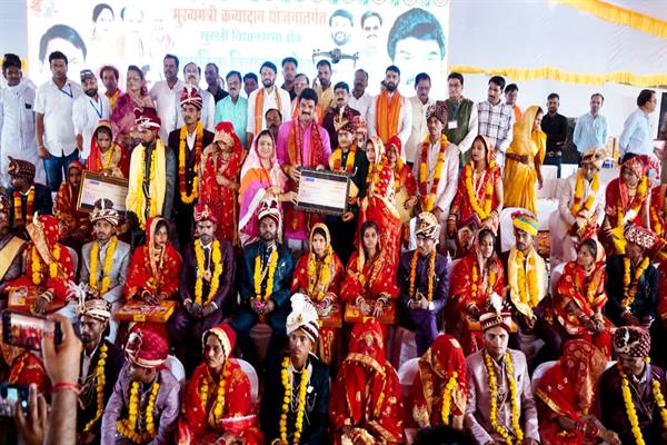 शादी प्रेम और अपनत्व का बंधन है इसे समर्पण के