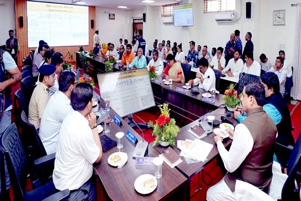 साधु संत और श्रद्धालुओं की आस्था को सर्वोपरि रख करें