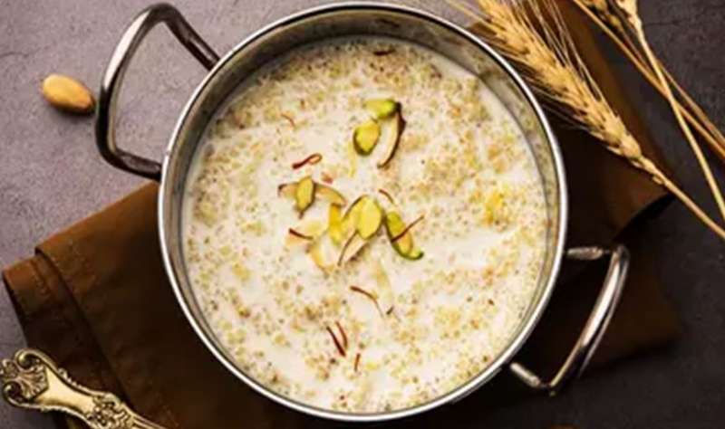 स्वाद और सेहत से भरपूर मीठी दलिया गर्मियों के लिए