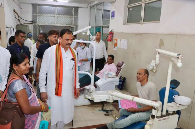 स्वास्थ्य मंत्री श्याम बिहारी जायसवाल ने रायपुर दंत चिकित्सा महाविद्यालय