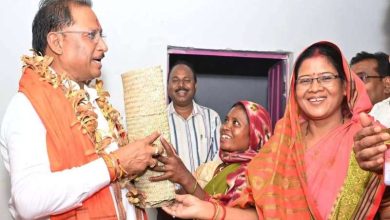हरगवां ढोढरी कला पहुंचे मुख्यमंत्री साय जनमन आवासों की गुणवत्ता