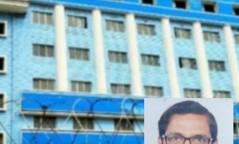 CBI ने NMC के सीनियर डॉक्टर को रिश्वत लेते रंगे हाथों पकड़ा, घर-ऑफिस पर छापेमारी में 54 लाख रुपये जब्त 1 InShot 20250526 150952382