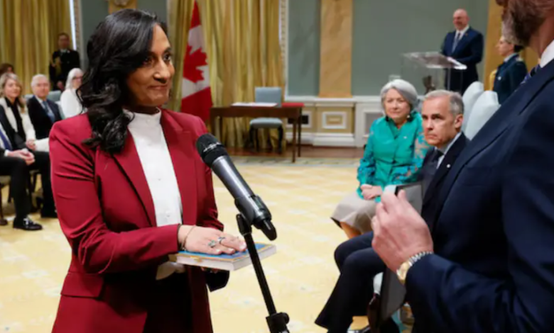 Canada : भारतवंशी अनीता आनंद बनी कनाडा की नई विदेश मंत्री, गीता पर हाथ रखकर ली शपथ 1 Screenshot 20250514 114817.Chrome28129