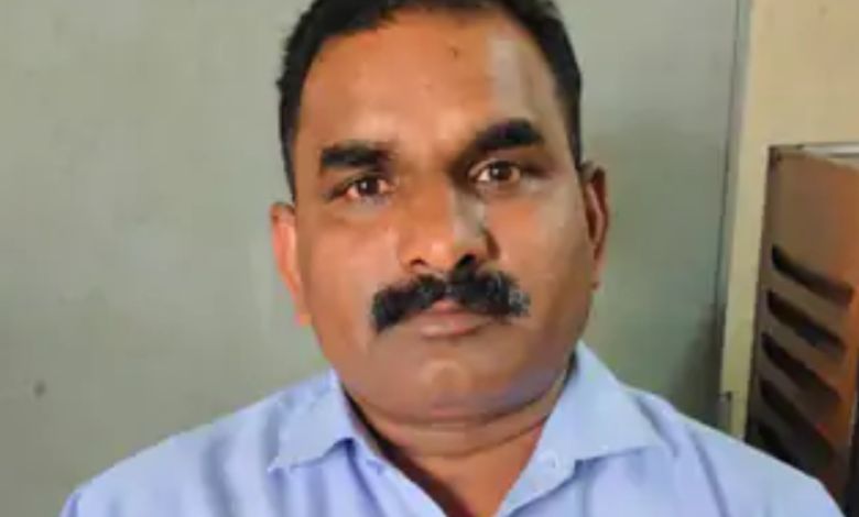 MP : इंदौर में ड्रेनेज कर्मचारी से 20 हजार की रिश्वत मांगी, लोकायुक्त ने वर्ल्ड कप चौराहे पर रंगे हाथ पकड़ा 1 Screenshot 20250521 193520.Chrome28129