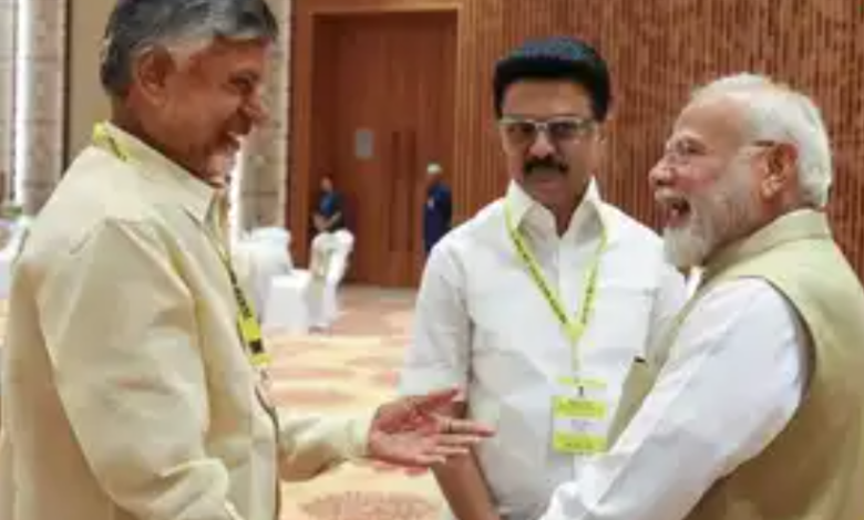Niti Aayog Meeting: नरेंद्र मोदी-चंद्रबाबू नायडू की मुलाकात के बीच खड़े स्टालिन, चेहरे पर दिखी टेंशन और मुस्कराहट.. 1 Screenshot 20250524 224745.Chrome28129