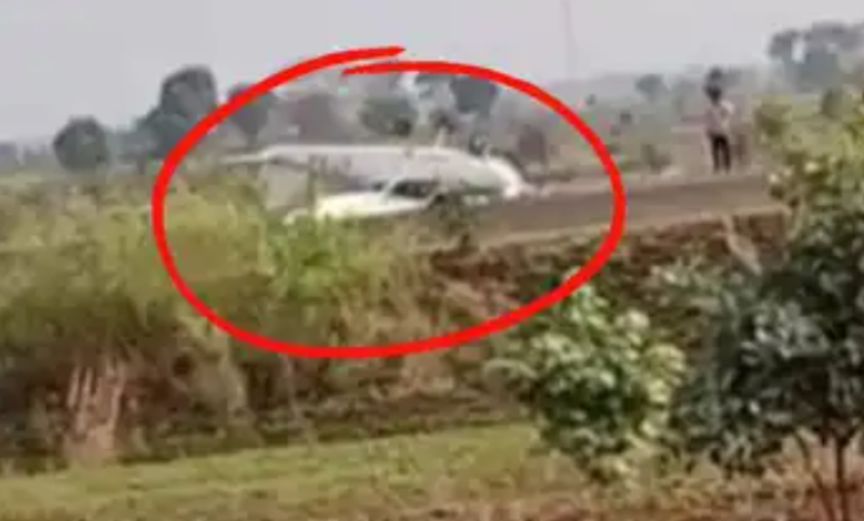 MP : लैंडिंग करते में पलटा विमान, छिपाने के लिए ऊपर डाल दी तिरपाल 1 Screenshot 20250531 151153.Chrome28129