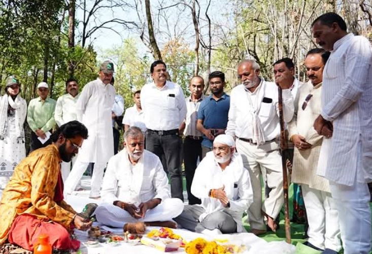 MP : उद्गम स्थल पर पानी की एक बूंद भी ना देख पंचायत मंत्री प्रहलाद पटेल हुए चिंतित, नर्मदापुरम में बोले- अनुकूल परिस्थिति में भी सूखी पलकमति नदी.. 2 screenshot 20250508 0043198382912442170303930