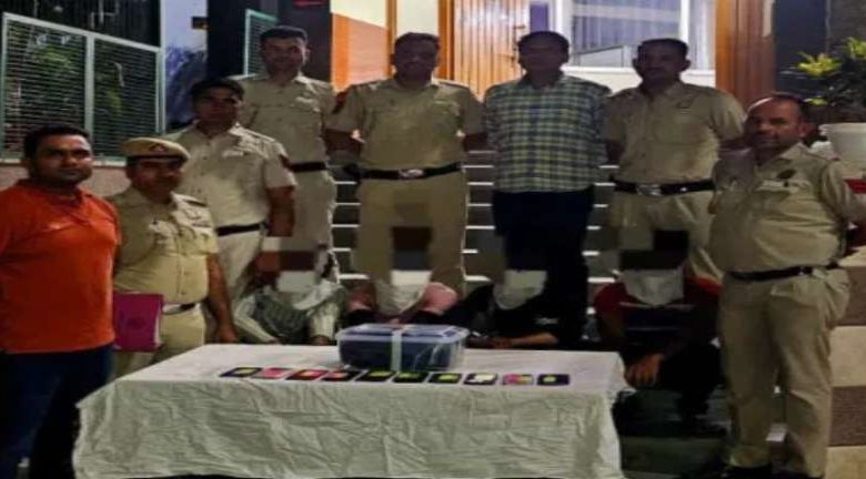 अंबेडकरनगर पुलिस की बड़ी कार्रवाई, ज़मीन माफिया गिरोह का भंडाफोड़ 1 अंबेडकरनगर पुलिस की बड़ी कार्रवाई ज़मीन माफिया गिरोह का भंडाफोड़