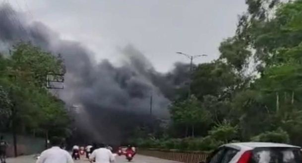 कैलाश विजयवर्गीय के बंगले के पास लगी भीषण आग कॉटन