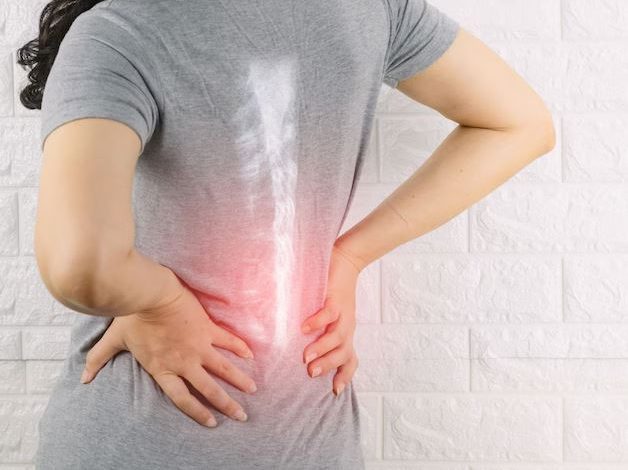 क्या घर की दिशा बिगाड़ रही है आपकी रीढ़ जानें