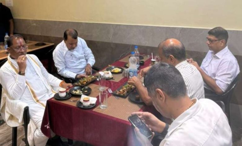 ढाबे पर भोजन कर आमजन से मिले सीएम साय बोले