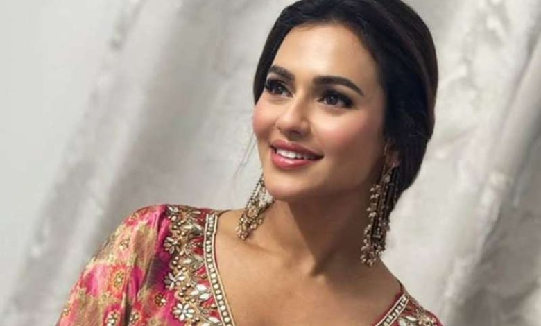 नुसरत फारिया गिरफ्तार, हत्या की कोशिश के आरोप में भेजी गईं जेल 1 नुसरत फारिया गिरफ्तार हत्या की कोशिश के आरोप में भेजी