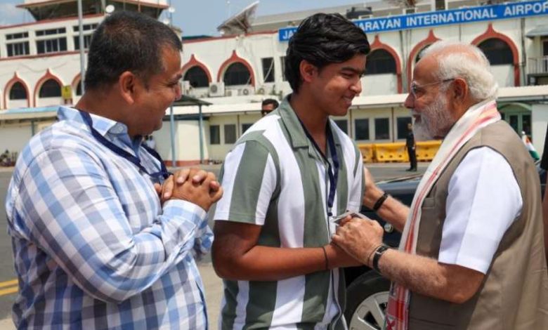 पटना एयरपोर्ट पर पीएम मोदी से मिले क्रिकेट वैभव सूर्यवंशी