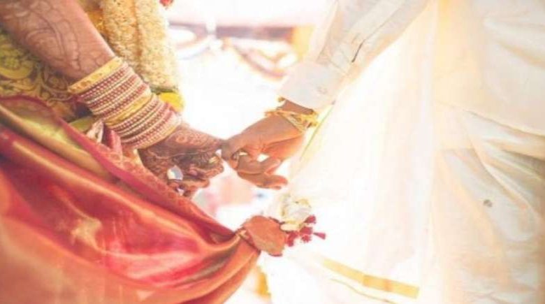 पत्नी की सच्चाई सुन पति स्तब्ध शादी को बताया मजबूरी