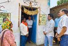 प्रमुख सचिव सोनमणि बोरा ने पीएम जनमन आवासों का किया