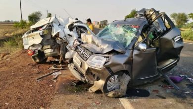 बेकाबू ट्रक ने दो कारों के उड़ाए परखच्चे मंजर देख