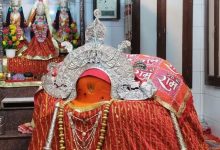 बेहद चमत्कारी है ये हनुमान मंदिर बरगद के पेड़ पर