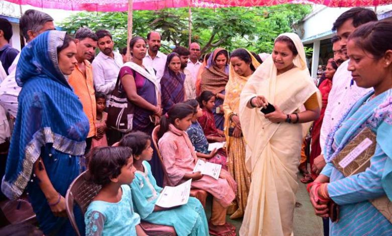 मंत्री राजवाड़े ने समाधान शिविर में जनता से किया सीधा